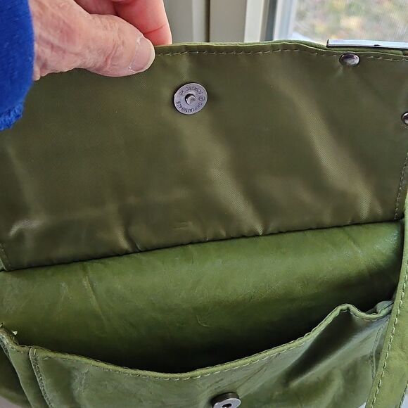 Bueno Green Crossbody Bag - Picture 6 of 9